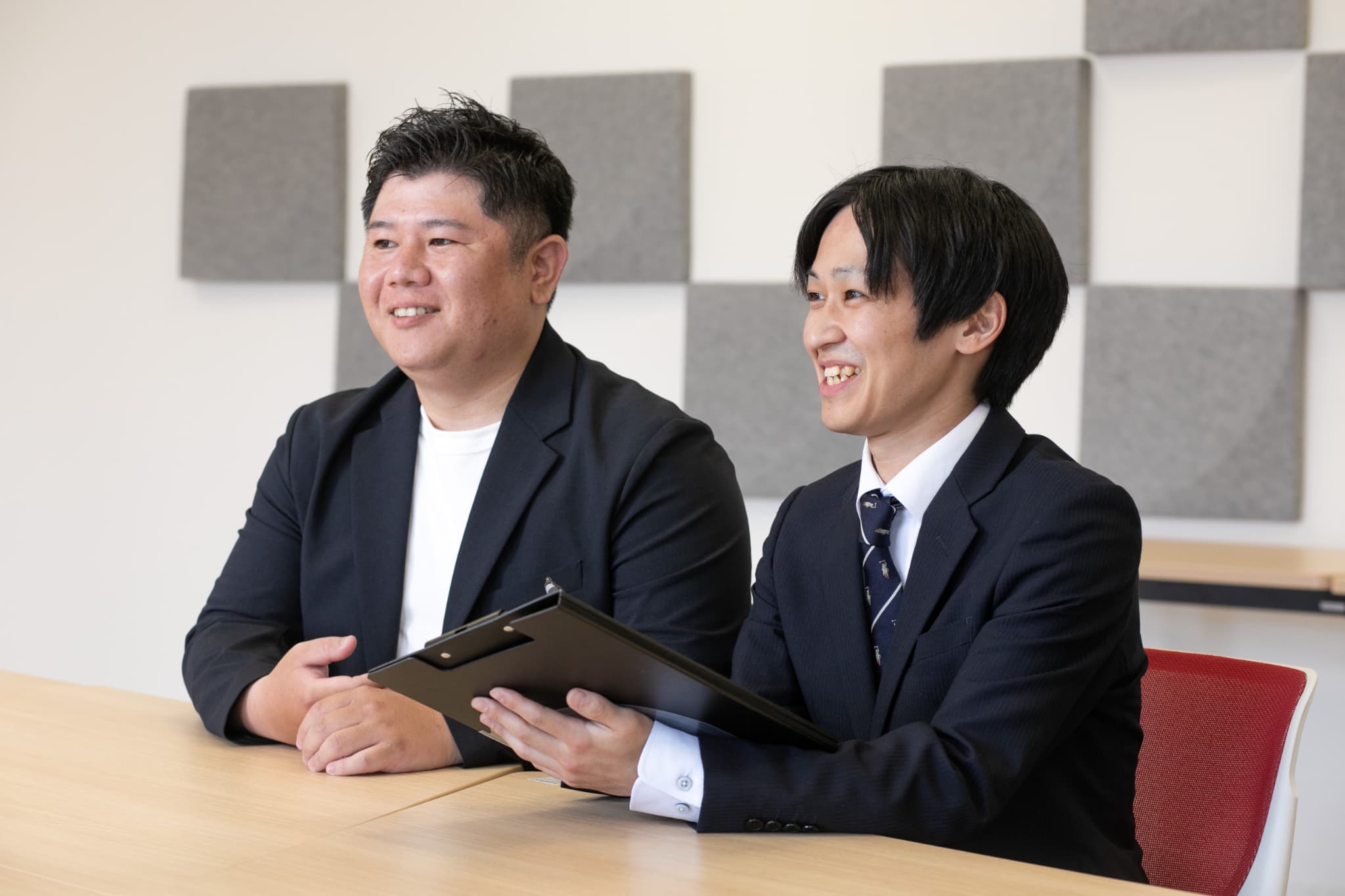 ノートパソコンと机